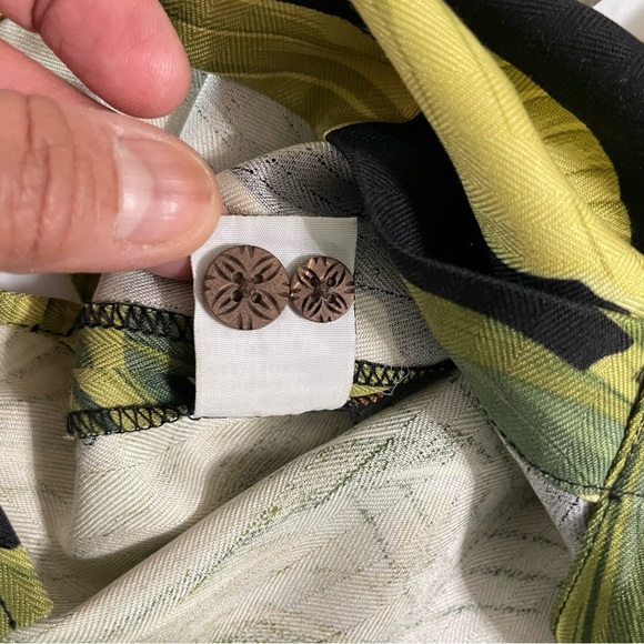 Tommy Bahama 100% Silk Hawaiian Shirt Black Green Yellow Floral Print Size M - Picture 12 of 15